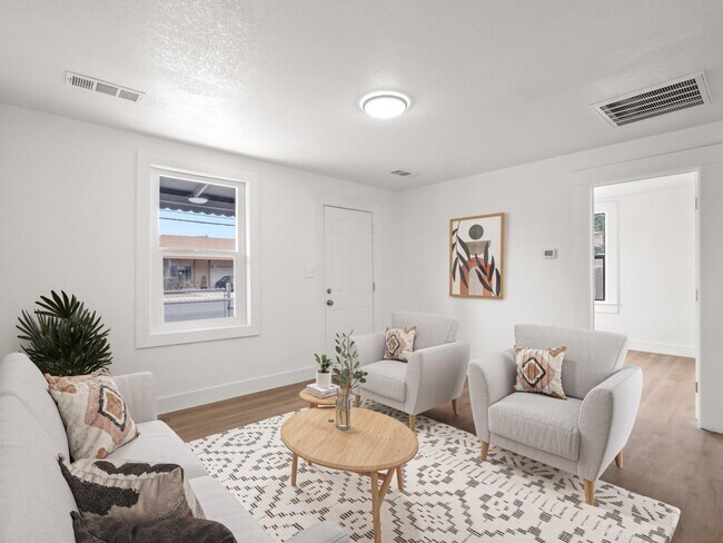 3630 N Palm Ave in Fresno, CA - Building Photo - Building Photo