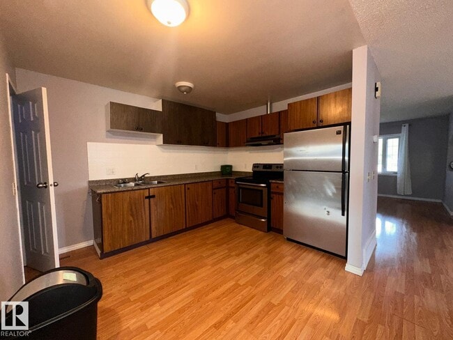 2114-2152 52 St NW in Edmonton, AB - Building Photo - Building Photo