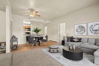 Wasatch Pointe Apartments in North Logan, UT - Foto de edificio - Building Photo