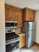 2567 N 66th St, Unit Lower 2 bedroom in Wauwatosa, WI - Building Photo - Building Photo