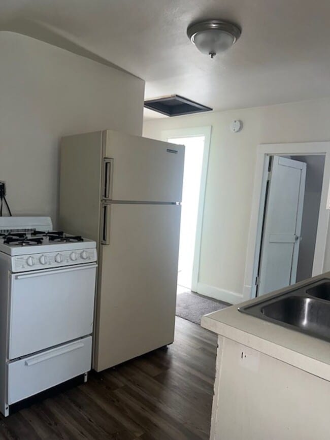 property at 706 E Doege St