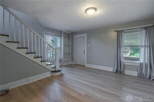 9 S Maple Ave, Unit 7 in Fairborn, OH - Building Photo