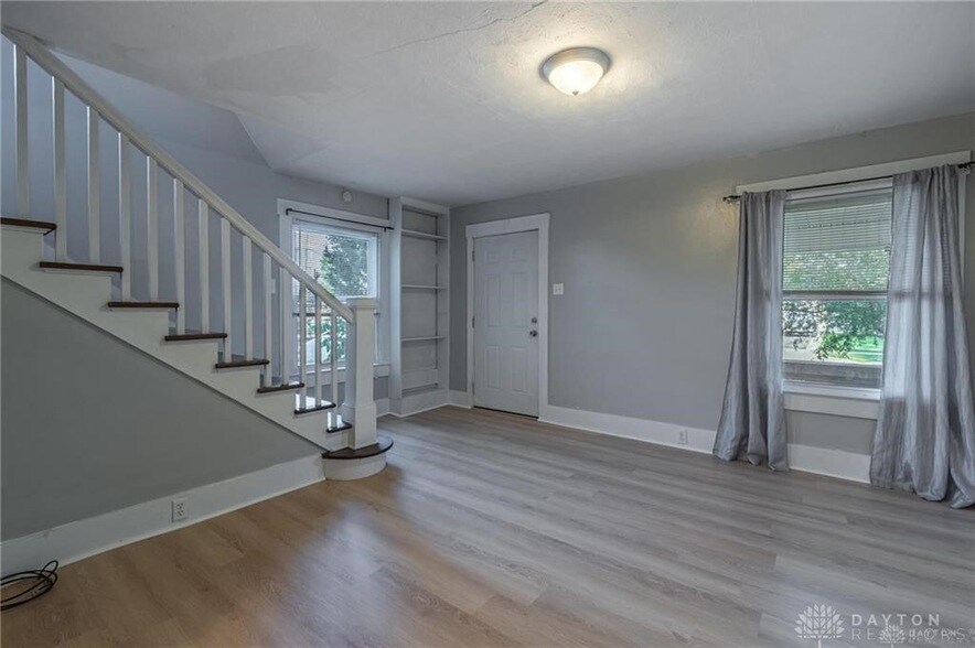9 S Maple Ave, Unit 7 in Fairborn, OH - Building Photo