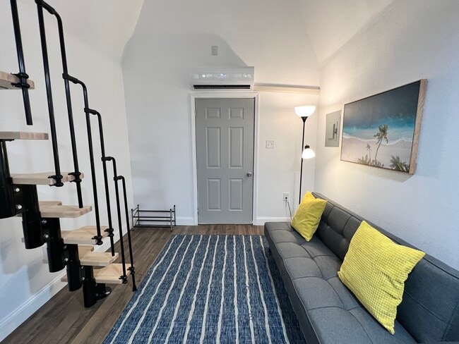 3027 W Cordelia St, Unit Tiny House in Tampa, FL - Building Photo - Building Photo