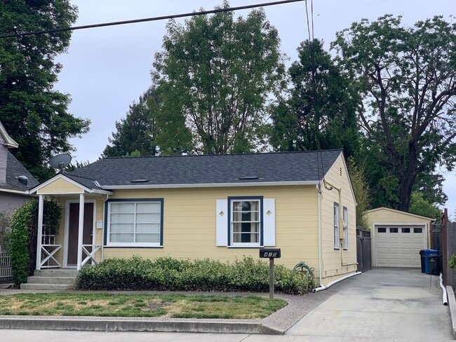 415 Laurent St in Santa Cruz, CA - Building Photo - Building Photo