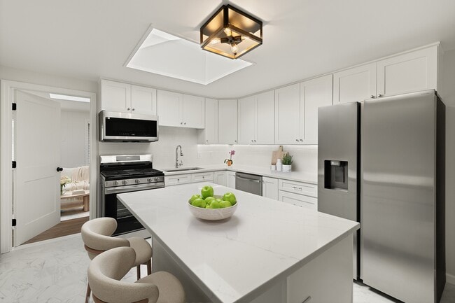 48 Meyer Pl in Riverside, CT - Building Photo - Building Photo