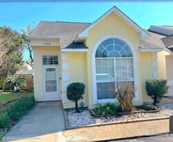 1348 Redwood Ln in Gulf Breeze, FL - Building Photo