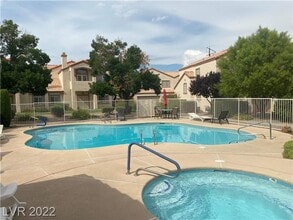 8301 Boseck Dr in Las Vegas, NV - Building Photo - Building Photo