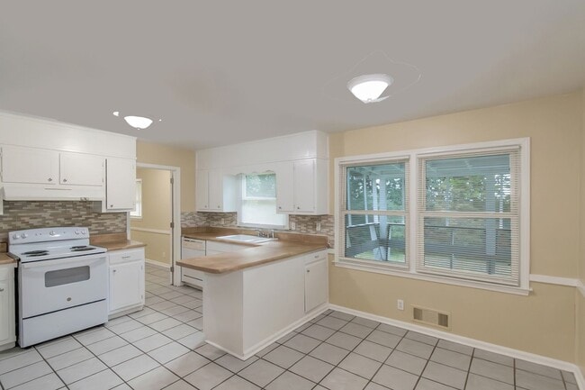 3788 Lisa Dr in Ellenwood, GA - Building Photo - Building Photo