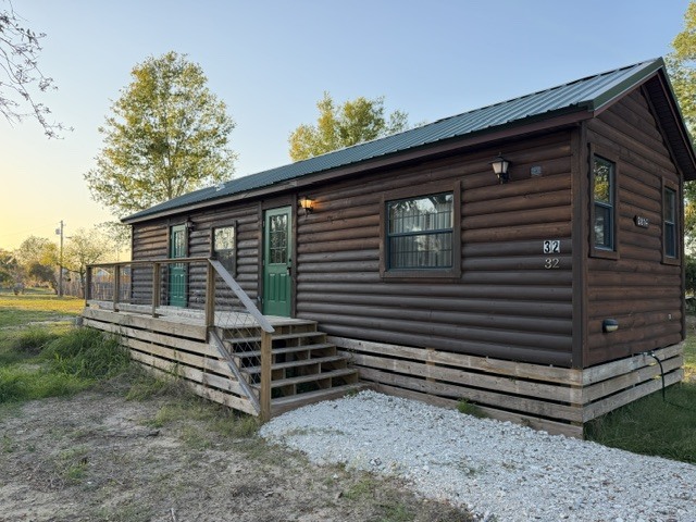property at 32 Lone Pine Ct