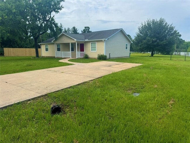 1592 Dr Martin Luther King Jr Dr in Montgomery, TX - Building Photo - Building Photo