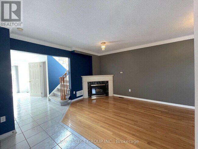 2136 Golden Orchard Trail in Oakville, ON - Building Photo - Building Photo