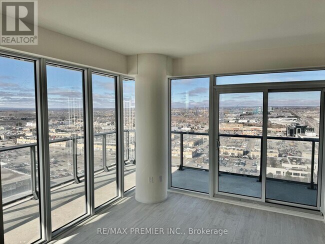 9000 Jane St in Vaughan, ON - Building Photo - Building Photo