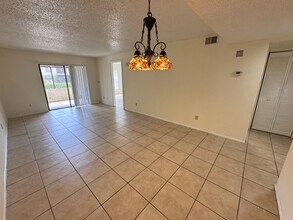 4989 Puritan Cir in Tampa, FL - Building Photo - Building Photo