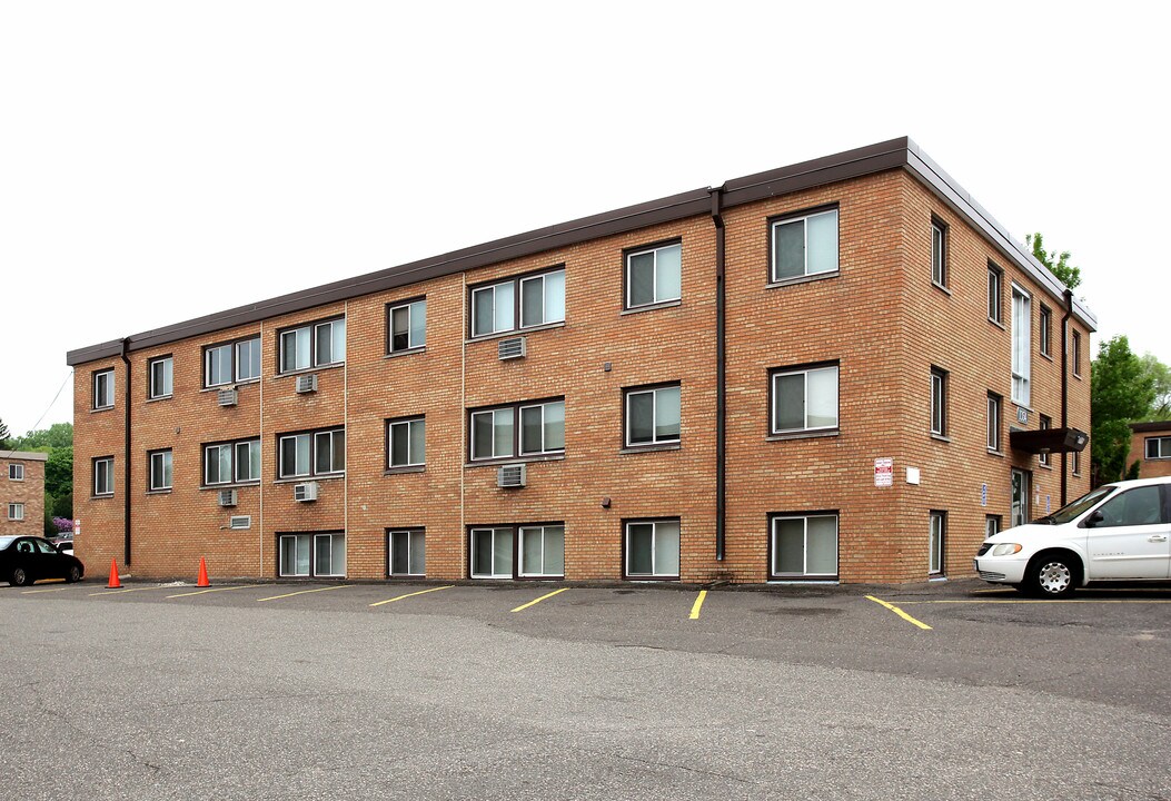 Hyde Park in New Brighton, MN - Building Photo
