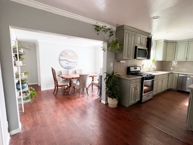 14148 Community St in Los Angeles, CA - Building Photo - Building Photo