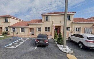 330 NW 114th Ave in Miami, FL - Building Photo