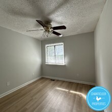 7314 Sandy Creek Dr in Raleigh, NC - Foto de edificio - Building Photo