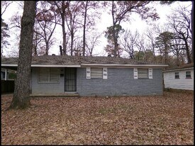 7018 Fairfield Dr in Little Rock, AR - Building Photo