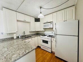 5S070 Pebblewood Ln in Naperville, IL - Building Photo - Building Photo