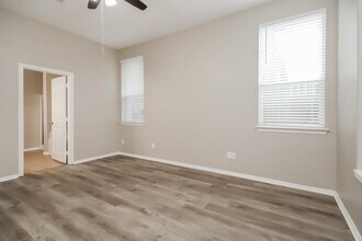 2309 Highland Crossing Dr in Conroe, TX - Foto de edificio - Building Photo