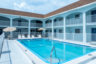 The Addison Apartments in Sarasota, FL - Building Photo - Building Photo