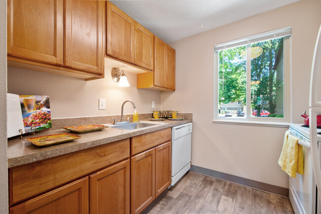 Chelan Apartments in Tualatin, OR - Building Photo - Building Photo