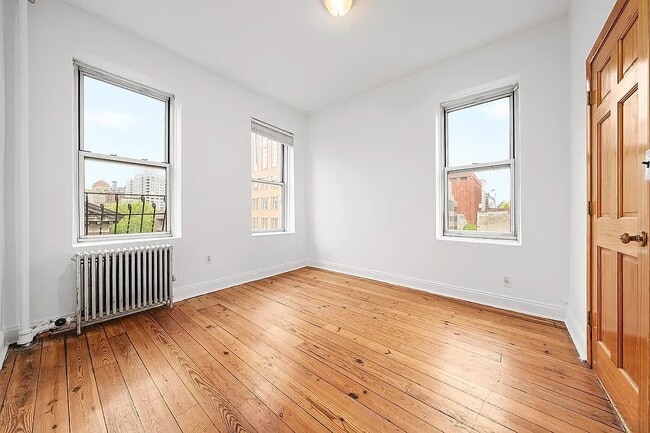 240 Sullivan St, Unit 19