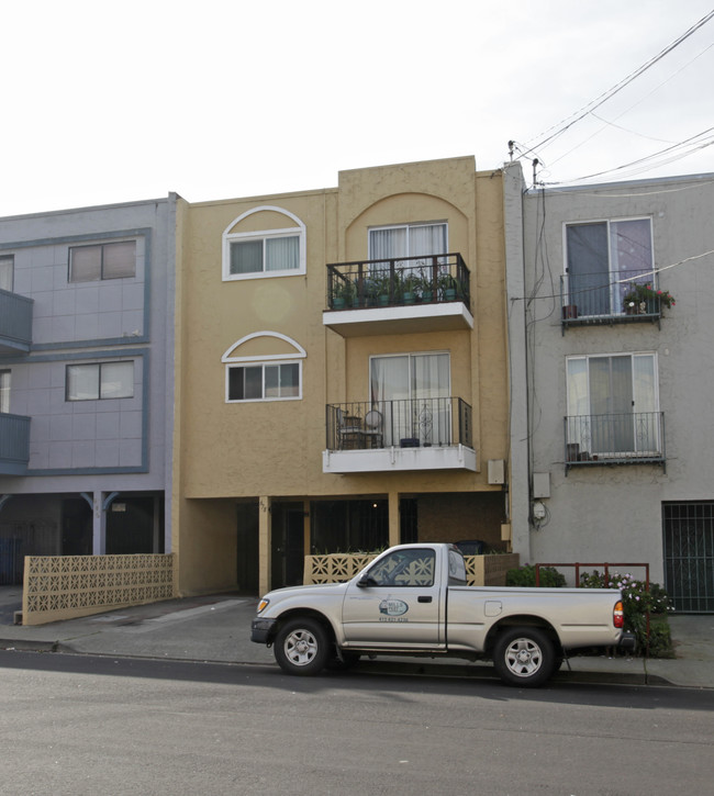 678 Villa St in Daly City, CA - Building Photo - Building Photo