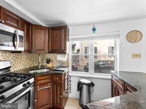 1006 Montrose St in Philadelphia, PA - Building Photo - Building Photo