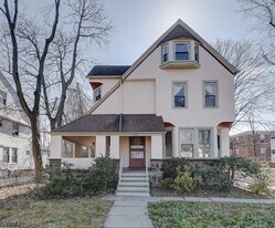 318 Claremont Ave in Montclair, NJ - Building Photo
