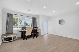 1510 NW 176th Terrace in Miami, FL - Foto de edificio - Building Photo