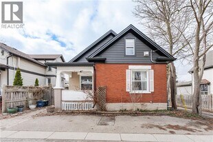 14 Hermie Pl in Kitchener, ON - Building Photo