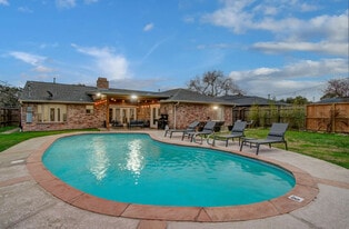 11714 Hillcroft St in Houston, TX - Building Photo