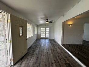 10374 Lake Summit Dr in Moreno Valley, CA - Building Photo - Building Photo