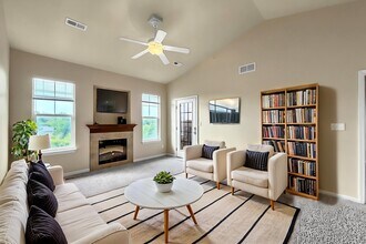 Pointe 28 in Ankeny, IA - Foto de edificio - Building Photo