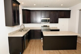 130 Dusky Willow Dr in Reynoldsburg, OH - Building Photo - Building Photo