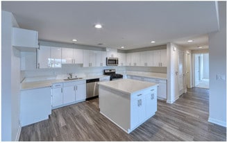 Villas at Valley Glen in Van Nuys, CA - Building Photo