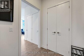 357-4357 King St W in Toronto, ON - Building Photo - Building Photo