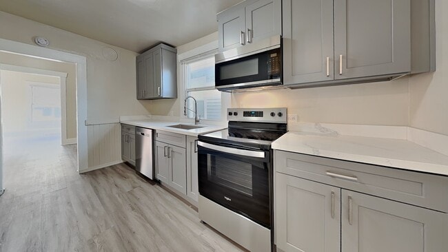 property at 718 S Yakima Ave