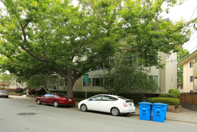 Oak Grove Apartments in Burlingame, CA - Building Photo - Building Photo