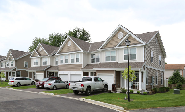 Hilliard Place in Hilliard, OH - Foto de edificio - Building Photo