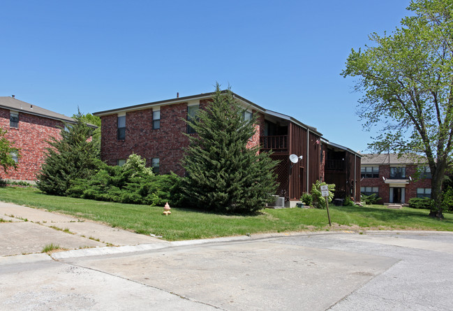 Hillside Apartments in Excelsior Springs, MO - Foto de edificio - Building Photo