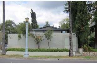 685 E Washington Blvd in Pasadena, CA - Building Photo