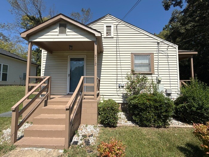 3112 Seymour Dr in Charlotte, NC - Building Photo