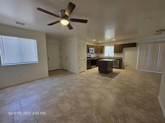 994 Beverly Ave in Kingman, AZ - Building Photo - Building Photo