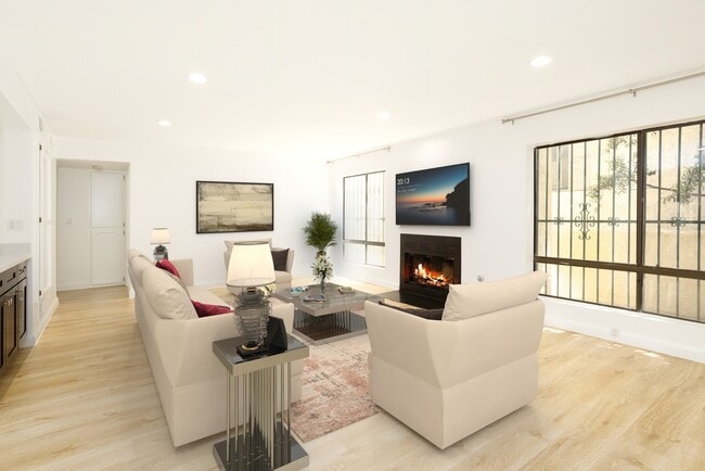 1738 S Bentley Ave in Los Angeles, CA - Building Photo - Building Photo