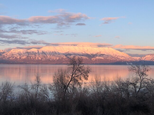 2672 S Shorewood Dr in Saratoga Springs, UT - Building Photo - Building Photo