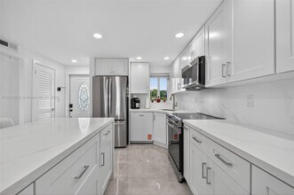 8900 Washington St in Pembroke Pines, FL - Building Photo - Building Photo