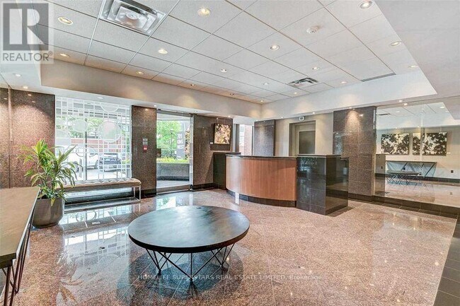 701-701 King St W in Toronto, ON - Building Photo - Building Photo